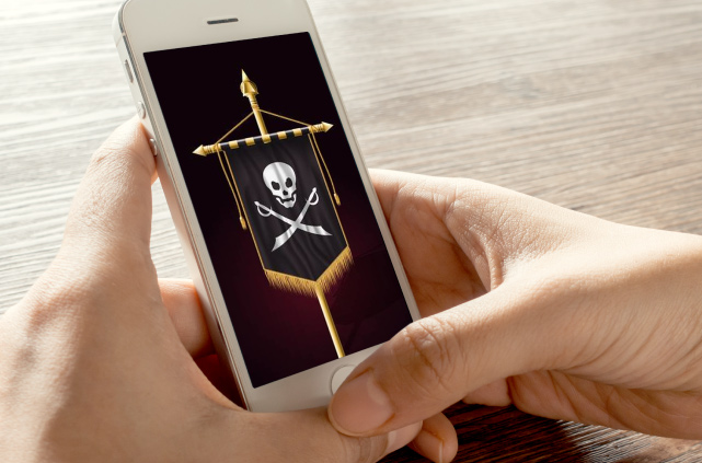Imagem de uma caveira pirata dentro de um aparelho celular
