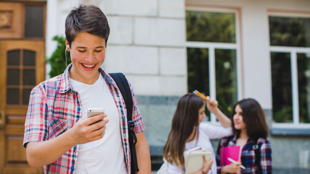 Comunicação via SMS com alunos de escolas e universidades